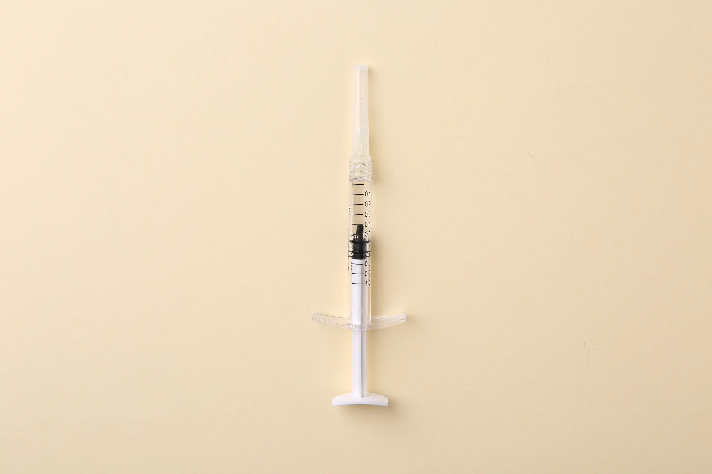 Capped syringe arranged on a neutral surface